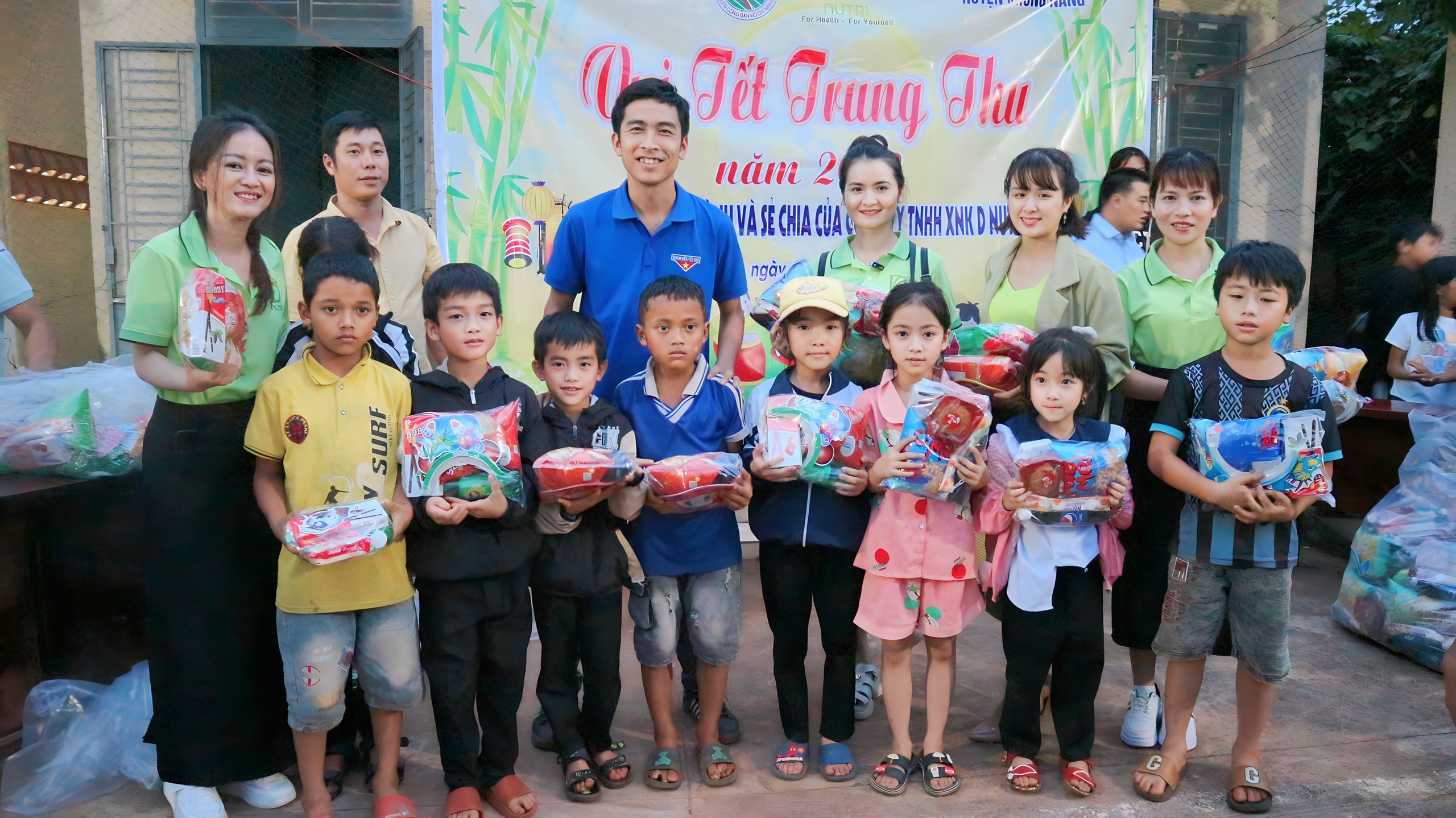 Tết Trung thu tại buôn kết nghĩa Dliêya, xã Dliêya, huyện Krông Năng